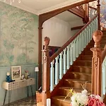 La Des Roses D'hotes Piscine Chauffee Bed & Breakfast 4*