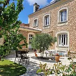 Bed & Breakfast La Des Roses D'hotes Piscine Chauffee Lucon