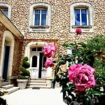 Bed & Breakfast La Des Roses D'hotes Piscine Chauffee 4*