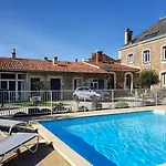 Bed & Breakfast La Des Roses D'hotes Piscine Chauffee Lucon