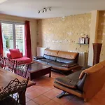 La Des Roses D'hotes Piscine Chauffee Bed & Breakfast 4*