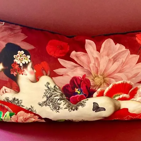 Alojamento de Acomodação e Pequeno-almoço La Villa des Roses Gîte Chambres d'hôtes Piscine chauffée 4*