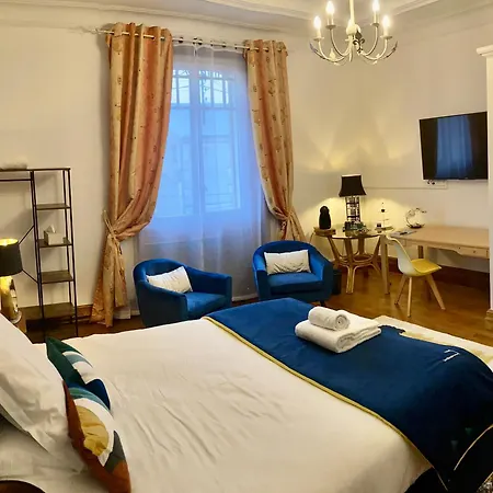 La Villa des Roses Gîte Chambres d'hôtes Piscine chauffée Alojamento de Acomodação e Pequeno-almoço Luçon