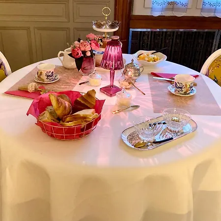 La Villa des Roses Gîte Chambres d'hôtes Piscine chauffée *