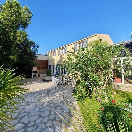 La Villa des Roses Gîte Chambres d'hôtes Piscine chauffée Casa vacanze Luçon
