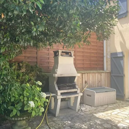 Bed & Breakfast La Des Roses D'hotes Piscine Chauffee