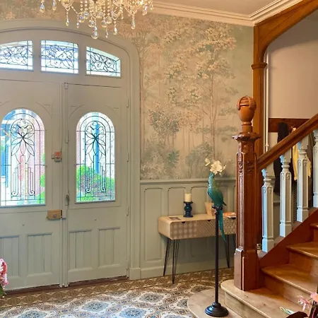 Alojamento de Acomodação e Pequeno-almoço La Villa des Roses Gîte Chambres d'hôtes Piscine chauffée 4*