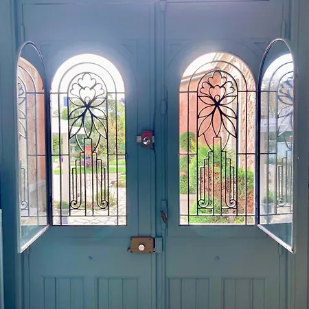 La Villa des Roses Gîte Chambres d'hôtes Piscine chauffée Alojamento de Acomodação e Pequeno-almoço Luçon