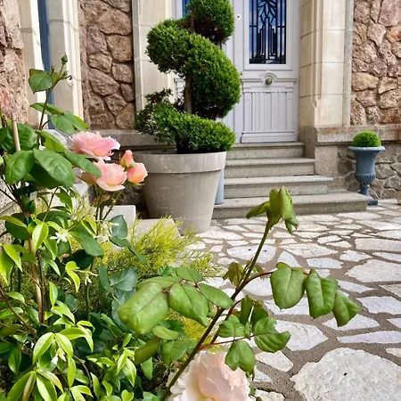 La Villa Des Roses Gite Chambres D'Hotes Piscine Chauffee