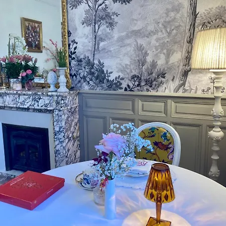 La Villa des Roses Gîte Chambres d'hôtes Piscine chauffée Alojamento de Acomodação e Pequeno-almoço Luçon