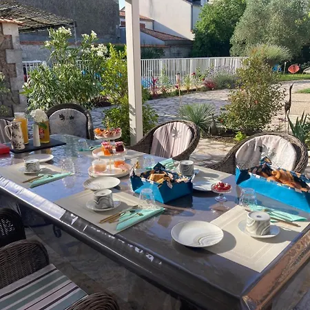 La Villa Des Roses Gite Chambres D'Hotes Piscine Chauffee