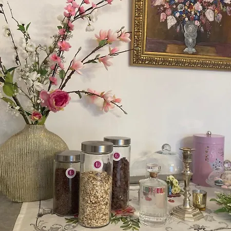 La Villa des Roses Gîte Chambres d'hôtes Piscine chauffée Alojamento de Acomodação e Pequeno-almoço 4*