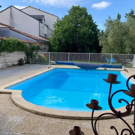 Panzió La Des Roses D'hotes Piscine Chauffee *