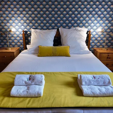 فندق مبيت وإفطار La Des Roses D'hotes Piscine Chauffee 4*