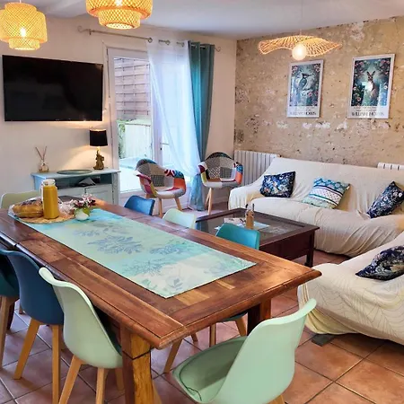 La Villa des Roses Gîte Chambres d'hôtes Piscine chauffée Alojamento de Acomodação e Pequeno-almoço Luçon