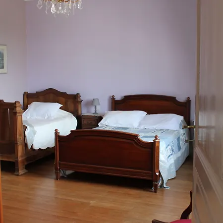 La Villa des Roses Gîte Chambres d'hôtes Piscine chauffée Alojamento de Acomodação e Pequeno-almoço 4*