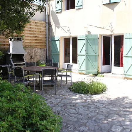 La Villa Des Roses Gite Chambres D'Hotes Piscine Chauffee Σπίτι διακοπών *