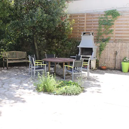 別荘 La Villa Des Roses Gite Chambres D'Hotes Piscine Chauffee *