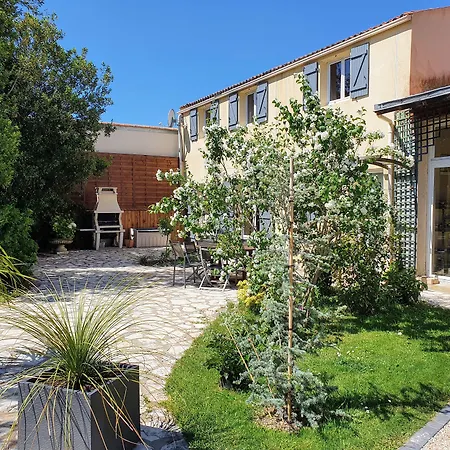 La Villa des Roses Gîte Chambres d'hôtes Piscine chauffée Alojamento de Acomodação e Pequeno-almoço