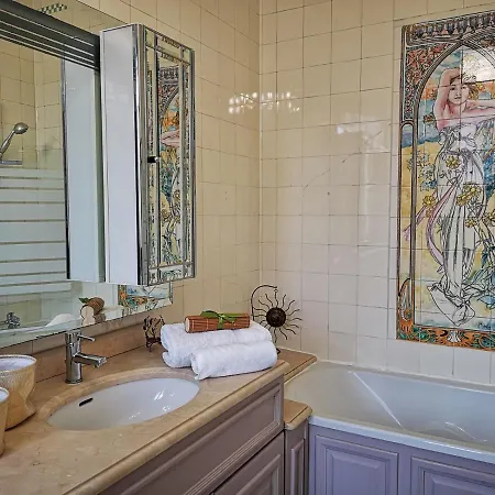 La Des Roses D'hotes Piscine Chauffee B&B 4*