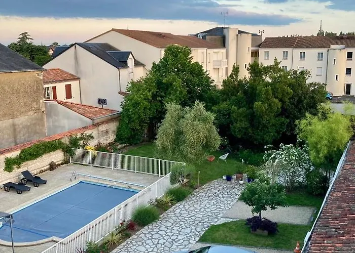 La Des Roses D'hôtes Piscine Chauffée