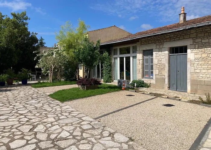 Bed & Breakfast La Des Roses D'hotes Piscine Chauffee Lucon