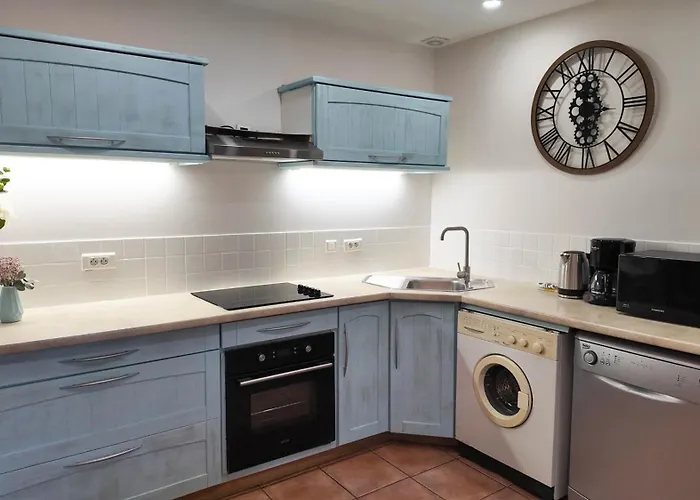 La Des Roses D'hotes Piscine Chauffee فندق مبيت وإفطار 4*