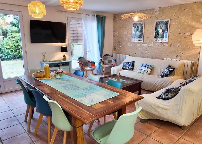 La Des Roses D'hotes Piscine Chauffee فندق مبيت وإفطار Luçon