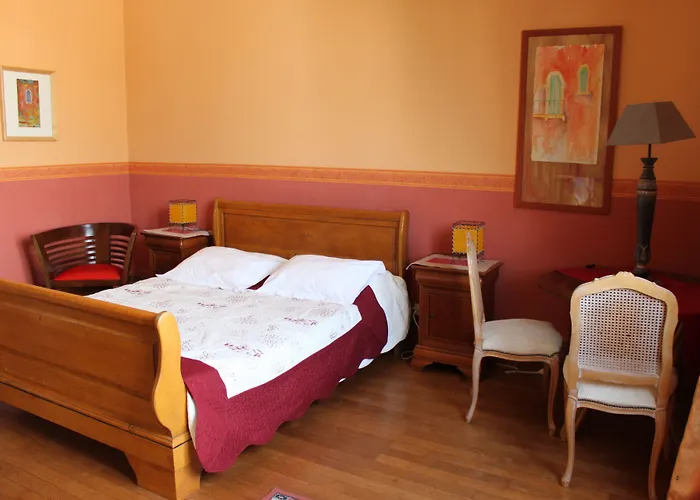 فندق مبيت وإفطار La Des Roses D'hotes Piscine Chauffee 4*