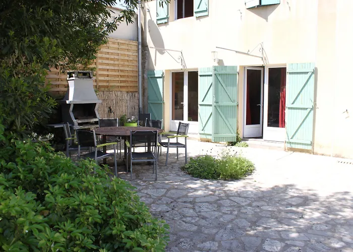 La Des Roses D'hotes Piscine Chauffee فندق مبيت وإفطار 4*