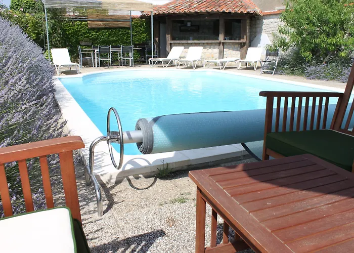 La Des Roses D'hôtes Piscine Chauffée