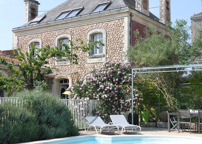 La Des Roses D'hôtes Piscine Chauffée