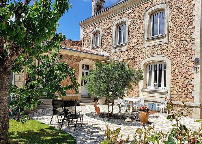 فندق مبيت وإفطار La Des Roses D'hotes Piscine Chauffee Luçon