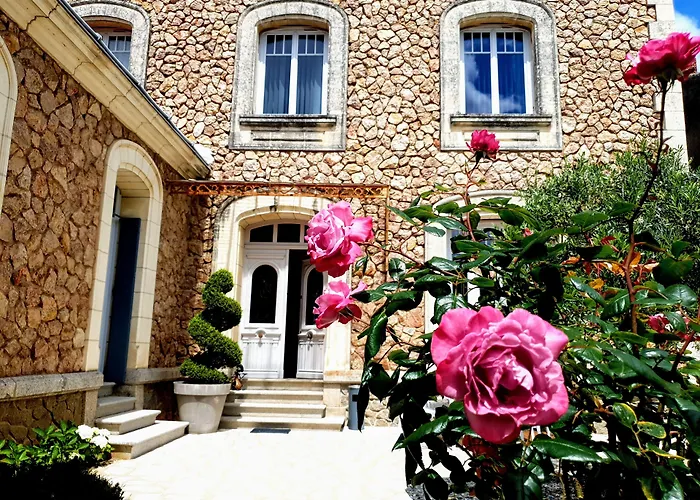 فندق مبيت وإفطار La Des Roses D'hotes Piscine Chauffee 4*