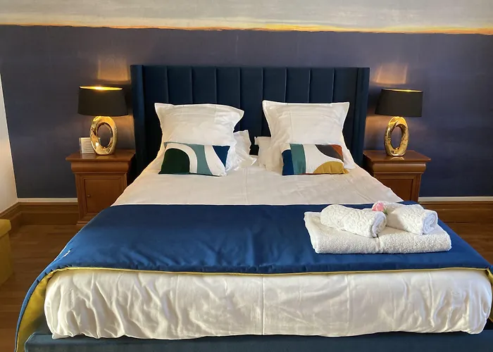 La Des Roses D'hôtes Piscine Chauffée