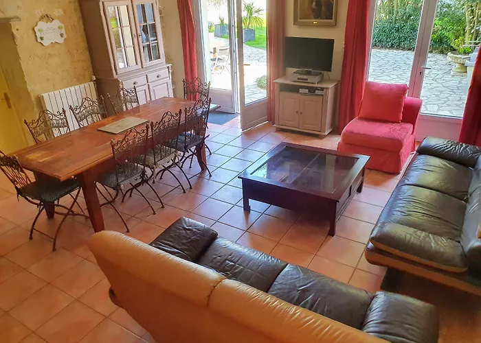 La Des Roses D'hôtes Piscine Chauffée Couette-café