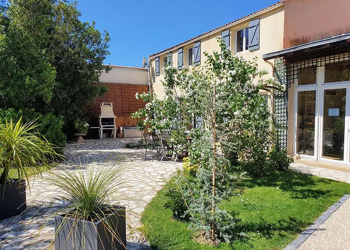 La Des Roses D'hôtes Piscine Chauffée Couette-café